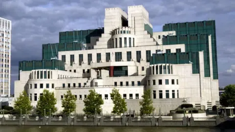 MI6 Launches Encrypted Platform to Recruit Spies in Russia